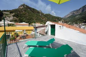 En generel udsigt til bjerge eller udsigt til bjerge taget fra lejligheden + 5 billeder