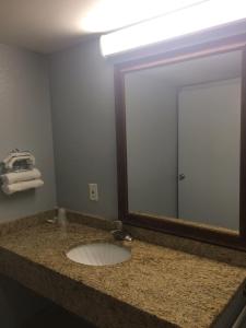 Ванная комната в Gulf American Inns