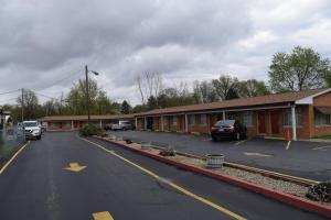 Gallery image of Economy Inn in Taylorville