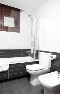 Koupelna v ubytování Apartahotel Castejón de Sos