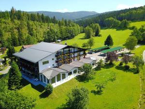 an aerial view of a large building on a green field at Landhotel GrünWies -Bonsai-Wellness Garni in Lohberg