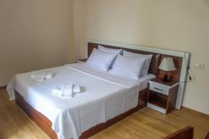 Postel nebo postele na pokoji v ubytování Golden Fleece Hotel