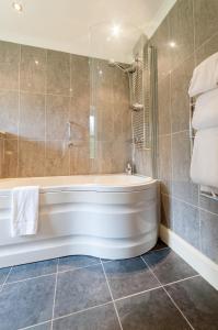 Ett badrum på Kilcamb Lodge Hotel