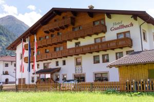 Nespecifikovaný výhled na hory nebo výhled na hory při pohledu z hotelu