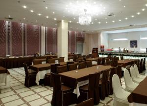 Reštaurácia alebo iné gastronomické zariadenie v ubytovaní Athina Airport Hotel