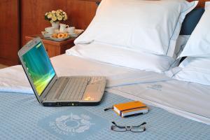 Posteľ alebo postele v izbe v ubytovaní Hotel de France