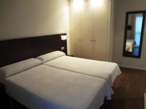 Łóżko lub łóżka w pokoju w obiekcie Hotel Irixo