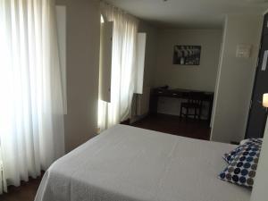 Łóżko lub łóżka w pokoju w obiekcie Hotel Irixo