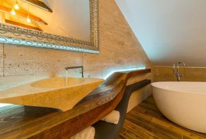 Ein Badezimmer in der Unterkunft La Vela Luxury