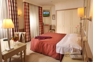 Postel nebo postele na pokoji v ubytování Hotel Villa Glori