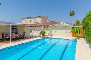 a swimming pool in front of a house at El Pradillo in Palmanyola