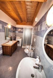 Ванная комната в Casa Streberi
