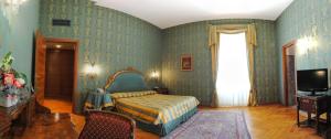TV a/nebo společenská místnost v ubytování Park Hotel Villa Potenziani