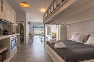 a bedroom with a large bed with towels on it at Fani Dream Suite in Pachaina