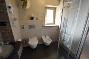 Vannituba majutusasutuses Albergo Ardesio Da Giorgio