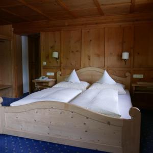 Ein Bett oder Betten in einem Zimmer der Unterkunft Haus Hubertus