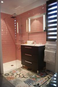 a bathroom with a sink and a shower at Contact Hôtel Le Minervois - Hôtel & Restaurant Au nord de Carcassonne in Caunes-Minervois