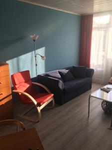 A seating area at Málnás Macska Apartman