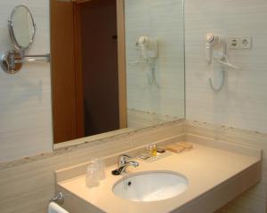 A bathroom at Hotel HC Sigüenza