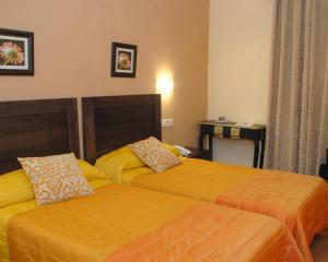 A bed or beds in a room at Hotel HC Sigüenza