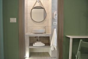 a bathroom with a sink and a mirror at B&B Quattordici in Agropoli