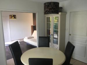 a dining room with a table and chairs at Nano House in Bègles