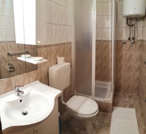 Kúpeľňa v ubytovaní Guesthouse Pomena + 22 fotografií