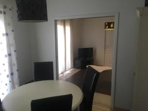 Μια τηλεόραση ή/και κέντρο ψυχαγωγίας στο Nano House