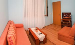 a living room with a couch and a table at Guesthouse Pomena in Pomena