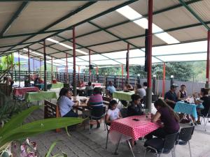 Restaurace v ubytování Glamping El Establo