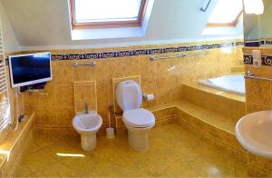 Kúpeľňa v ubytovaní VILLA MARJAN - 3 bdr, 3 bath, parking