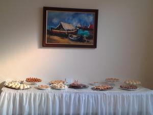 a table with many plates of food on it at Pousada Norage in Cacha Pregos