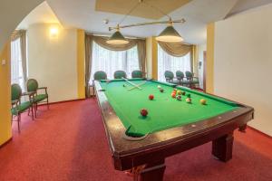 Biliardový stôl v ubytovaní Hotel Jaskółka