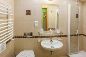 Koupelna v ubytování Hotel Jaskółka