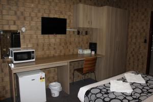 A television and/or entertainment centre at Pavlos Motel