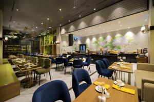 A restaurant or other place to eat at Aviary Bintaro