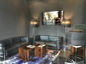 A television and/or entertainment centre at Kult Hotel