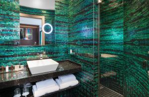 Gallery image of Vend&ocirc;me Opera Hotel in Paris