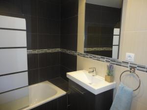 Koupelna v ubytování Apartamento Rúa Centro Balcony Calatayud + 11 fotografií