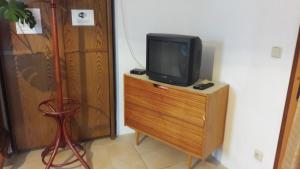 TV a/nebo společenská místnost v ubytování Penzion Dora