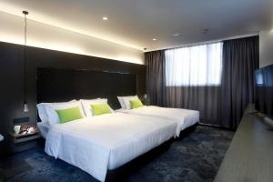 Postel nebo postele na pokoji v ubytování Hotel Ease Tsuen Wan