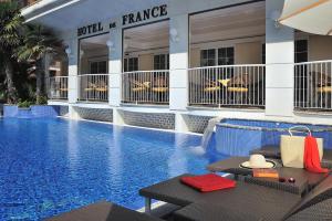Bazén v ubytovaní Hotel de France alebo v jeho blízkosti