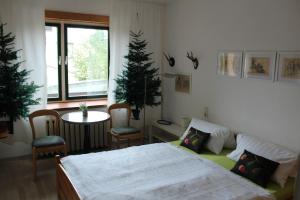 Postel nebo postele na pokoji v ubytování Landgasthof Zur Fichte + 37 fotografií