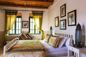 En eller flere senge i et værelse på Les Jardins de Villa Maroc