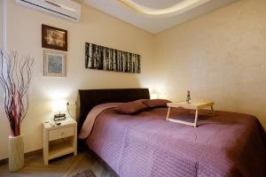 Ein Bett oder Betten in einem Zimmer der Unterkunft Enjoy Belgrade