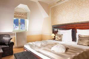 Postel nebo postele na pokoji v ubytování Luxury Spa Hotel Olympic Palace