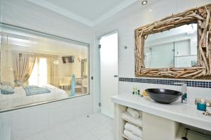 Voodi või voodid majutusasutuse Naxos Island Hotel toas