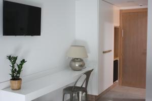 TV a/nebo společenská místnost v ubytování Hostal Cervantes Playa