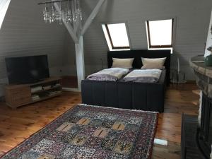 Ein Bett oder Betten in einem Zimmer der Unterkunft Kunsthaus Kurgan