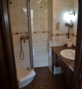 Kylpyhuone majoituspaikassa Hotel Deniz